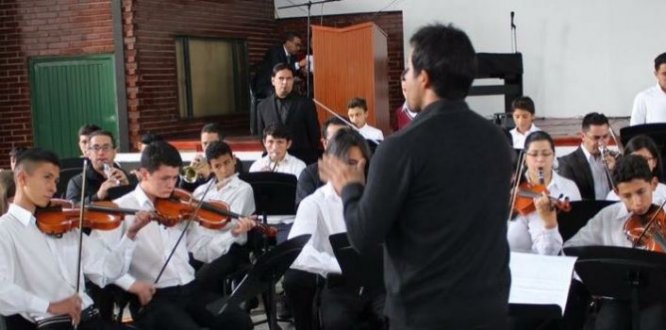 La paz y la reconciliación como invitada de honor en el Foro Local de Educación. 