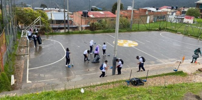 Estudiantes y ciudadanía recuperaron entornos escolares