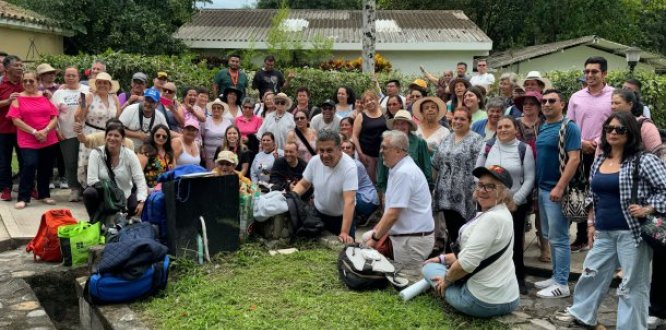Foto de líderes comunales en Villeta